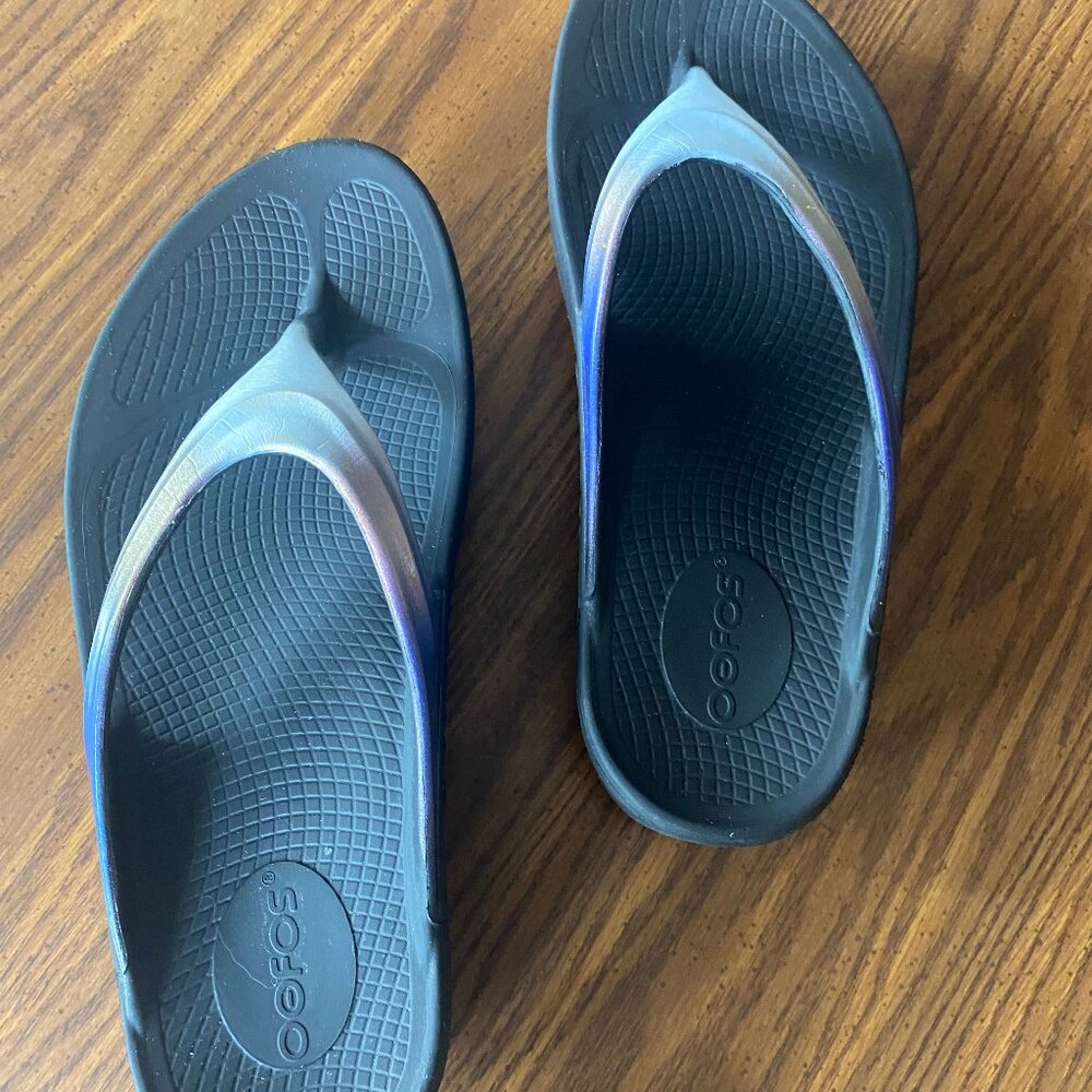 OOFOS  Flip Flops